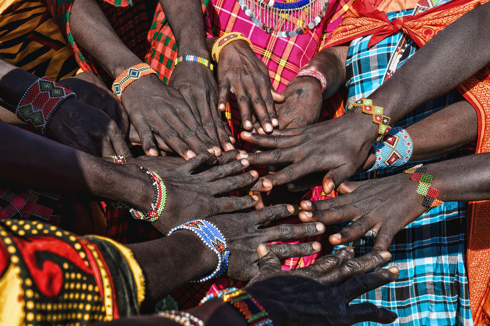 Imagen Manos Tribu Masái